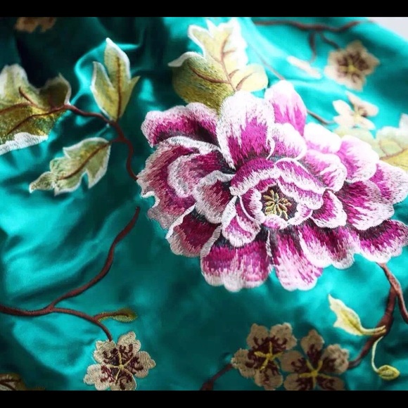 Do you like Silk and Embroidery? - Picture 2 of 2